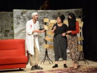Rumuz Goncagül tiyatro oyunu Yüksekova'da sergilendi