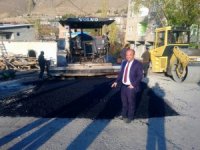 Muhtar Aksaç'tan belediyeye asfalt teşekkürü