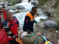 Ayağı kırılan vatandaşı AFAD ekibi kurtardı