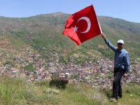 Efkar Dağı’nda Türk bayrağı açtı