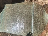 Hakkari’de 1825 tarihli 2 mezar taşı bulundu