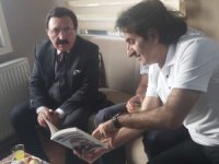Gazeteci Taş, Ankara'da okurlarıyla bir araya geldi