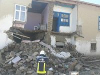 Özalp'ta evler hasar gördü