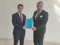 MHP'li Başkan Özbek Mazbatasını aldı