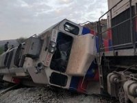 İki tren kafa kafaya çarpıştı: 2 ölü