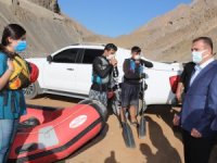 Vali Akbıyık’tan, rafting ekiplerine spor malzemesi desteği