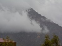 Hakkari'de yağmur Sümbül dağında kar etkili oldu