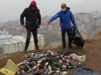 Karşıyaka mezarlığı bira şişelerinden temizlendi