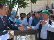 Vali Akbıyık'tan vatandaşlara aşure ikramı