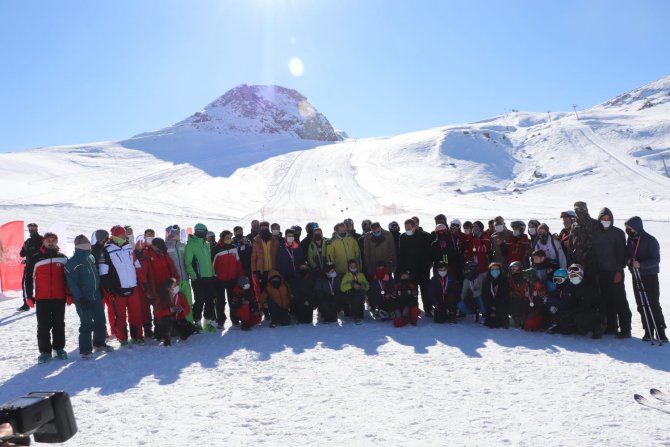 -hakkari’de-“kayak-il-birinciligi”-yarismasi-8.jpg