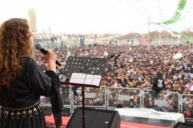 690x450nc-v-19-03-2023-wan-newroz-kitle-genis-salihaa.jpg