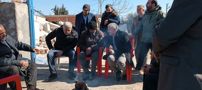 ak-parti-hakkari-heyeti-deprem-bolgesinde-2.jpg