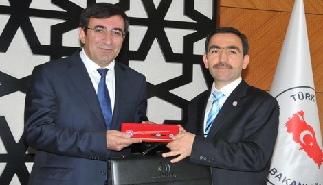 bakan-yilmaz-rektor-ceylan-m.jpg