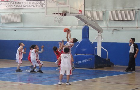 basketbol-12-dev-adam-hakkari-2.jpg