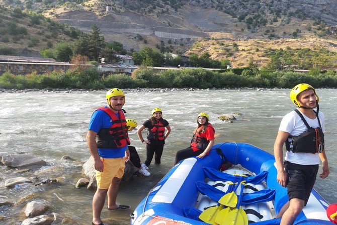 belediye-baskani-dundar-rafting-yapti-2.jpg