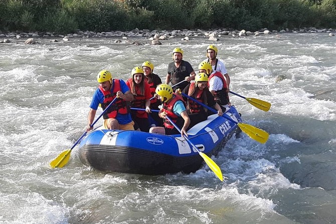 belediye-baskani-dundar-rafting-yapti.jpg