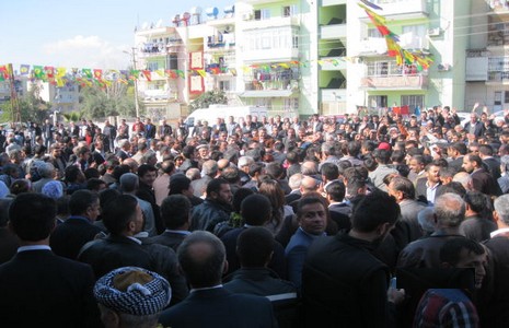 demirtas-mersin-hakkarililer-denregini-ziyaret-etti-2.jpg