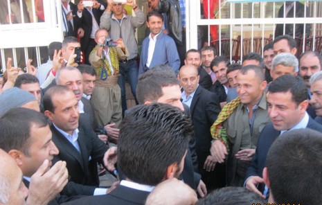 demirtas-mersin-hakkarililer-denregini-ziyaret-etti-3.jpg