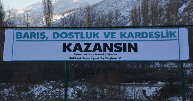 hakkar-kadin-takimi-1.jpg