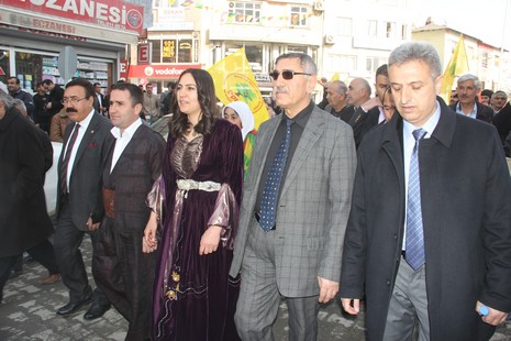 hakkari-bdp-secim-burosu-acilisi-2.jpg