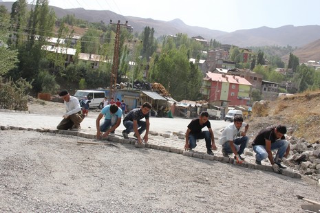 hakkari-caddelerinde,kilit-tasi-onarimi-1.jpg