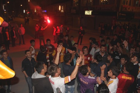 hakkari-de--galatasaray-coskusu-1.jpg