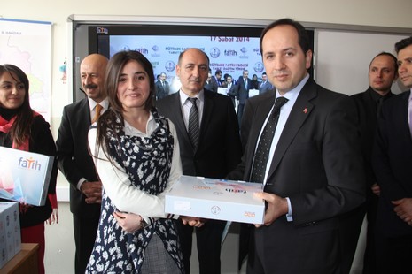hakkari-de-tablet-dagitimi-3.jpg hakkari-de-tablet-dagitimi-3.jpg
