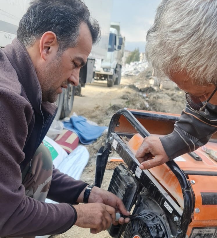 hakkari-ekibi-deprem-bolgesinde-buyuk-gorevler-usleniyor-4.jpg