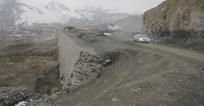 hakkari-universitesi-kampus-yolu-m.jpg