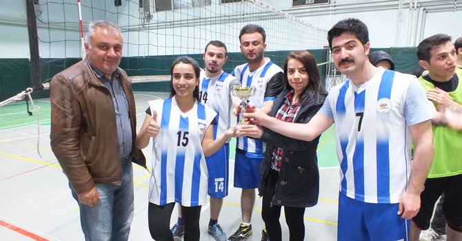 hakkari-voleybol-turnuvasi-3.jpg