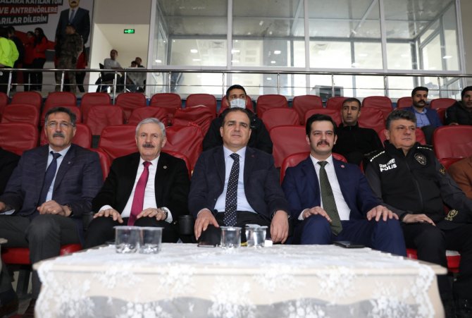 hakkaride-basketbol-grup-musabakalari-vali-akbiyikin-stardi-ile-basladi-2.jpg