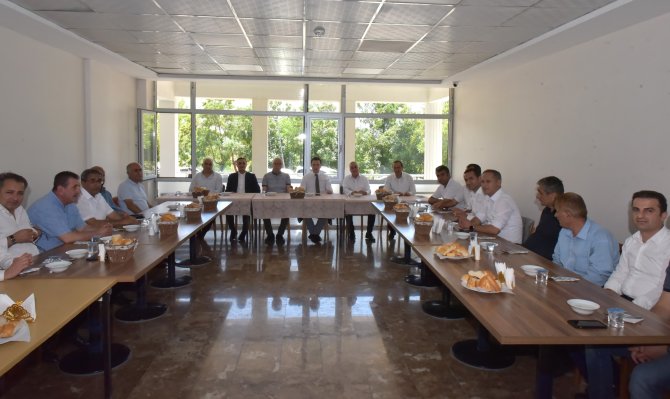 hakkaride-emekli-mudurlere-veda-yemegi-6.jpg