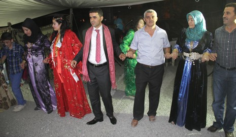 hakkariden-diyarbakir-kulpe-gelin-1.jpg