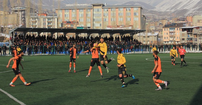 hakkarispor-diyarbakir-yolspor-maci-3.jpg