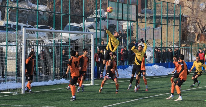 hakkarispor-diyarbakir-yolspor-maci-m.jpg