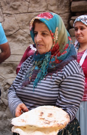 hdp-hakkari,multeciler-tandir-ekmegi-3.20140821135034.jpg
