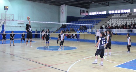 kiz-ve-erkek-voleybol-turnuvasi-1.jpg