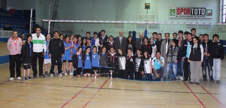 kiz-ve-erkek-voleybol-turnuvasi-2.jpg