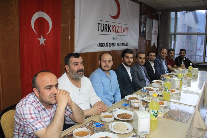 kizilay-iftar-yemegi-2.jpg