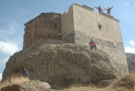 konak-kilisesi-hakkari-3.jpg