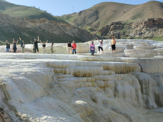pamukkale-degil-baskale-travertenleri-001.jpg