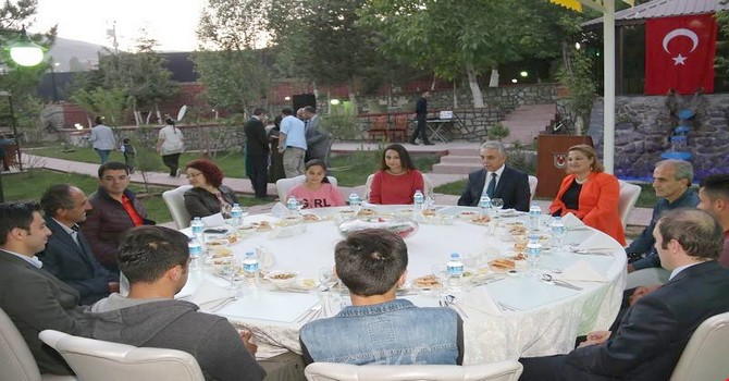 sehit-ailelerine-iftar-yemegi.jpg