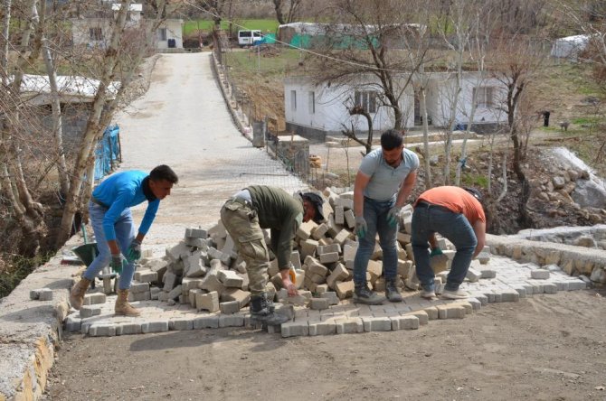 senoba-beldesinde-camurlu-yol-tarihe-karisiyor.jpg