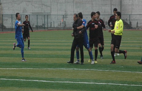 siirt-kurtalapspor-yoneticisi-hakeme-saldirdi-1.jpg