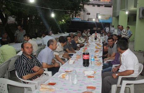 temizlik-iscilerine-iftar-yemegi-1.jpg