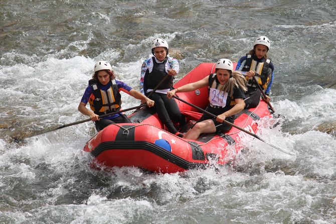 turkiye-rafting-sampiyonasi-catak’ta-basladi-.jpg