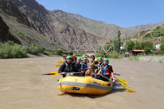 vali-rafting-1.jpg