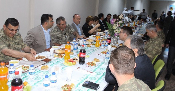 yuksekova-iftar-yemegi-hastane--1-001.jpg